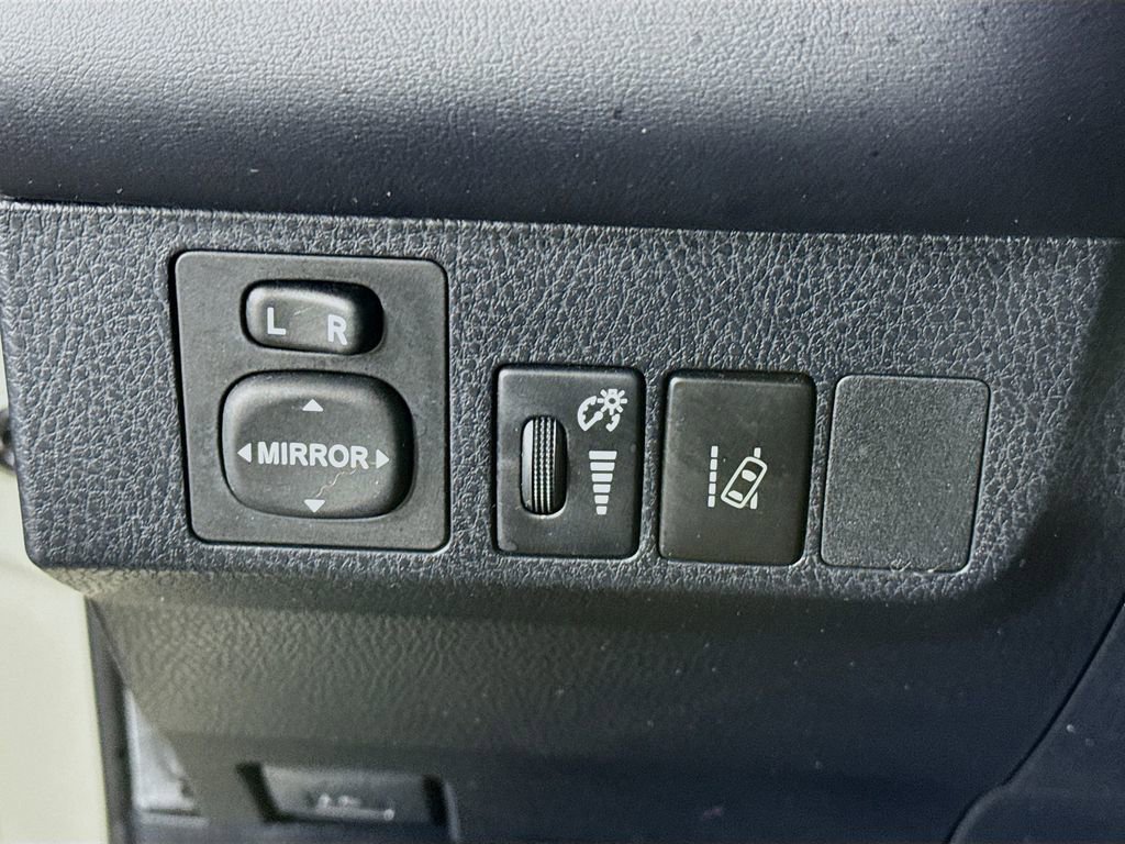 Used 2017 Toyota RAV4 SE w/ Advanced Technology Package image 19