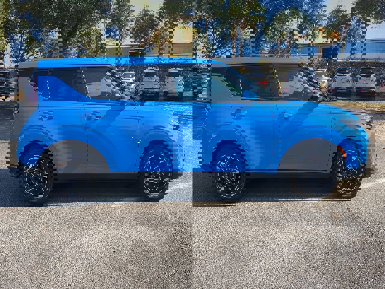 Used 2023 Kia Soul EX image 2