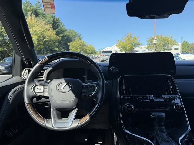 Used 2024 Lexus LX 600 4WD w/ Ultra Luxury Package image 13