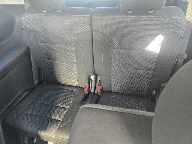 Used 2023 GMC Acadia SLE image 11