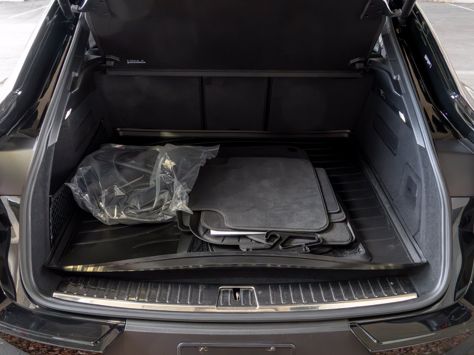 Certified 2025 Porsche Cayenne E-Hybrid Coupe w/ Premium Package Plus AWD/4WD image 45