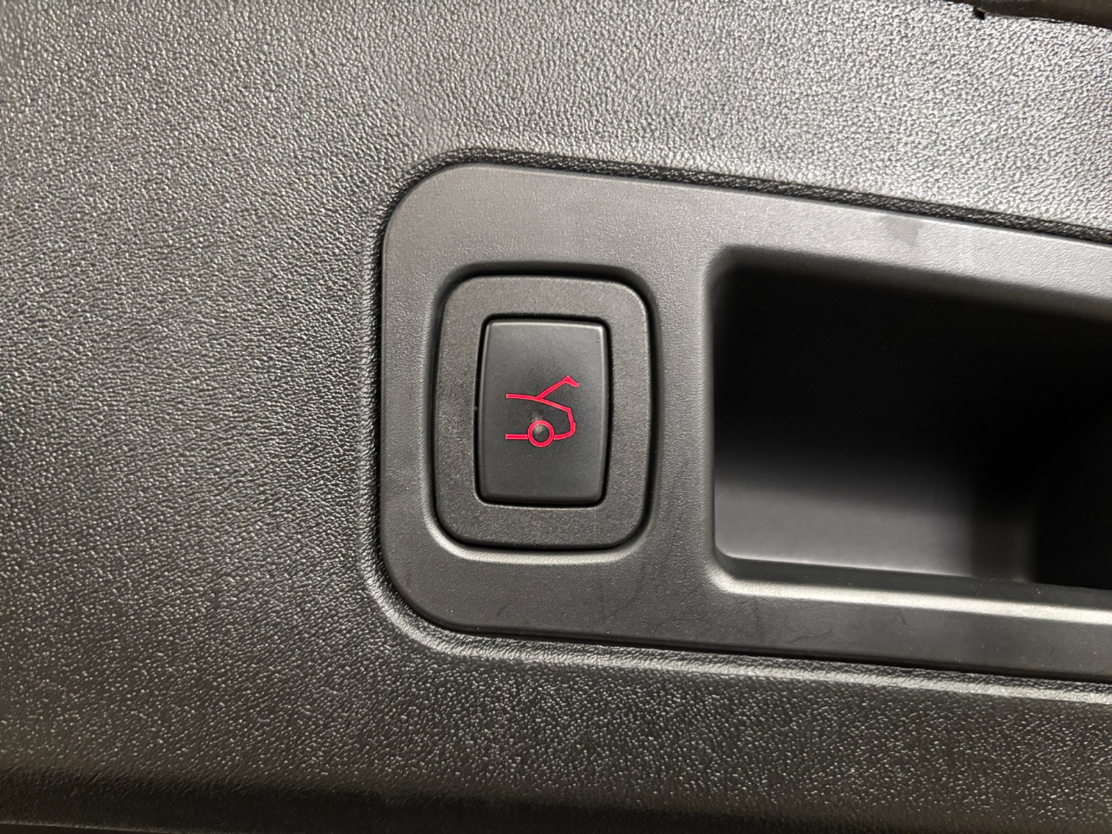Used 2015 Tesla Model S 85 RWD image 22