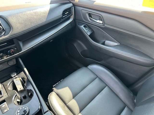 Used 2023 Nissan Rogue SV w/ SV Premium B Package image 23