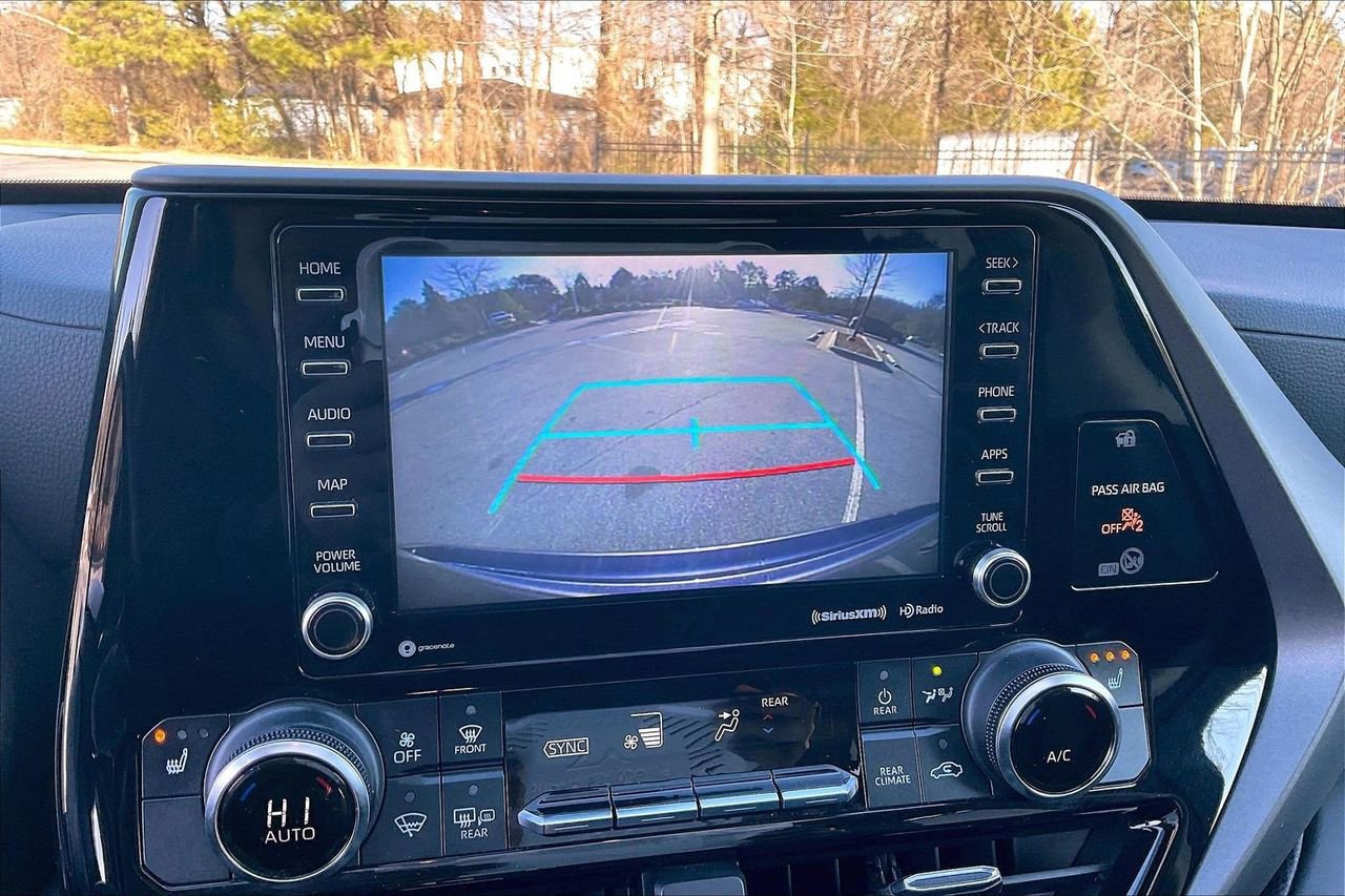 Used 2022 Toyota Highlander XLE image 14