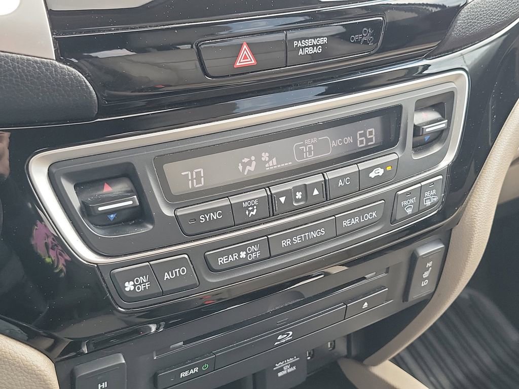 Used 2017 Honda Pilot Touring image 12