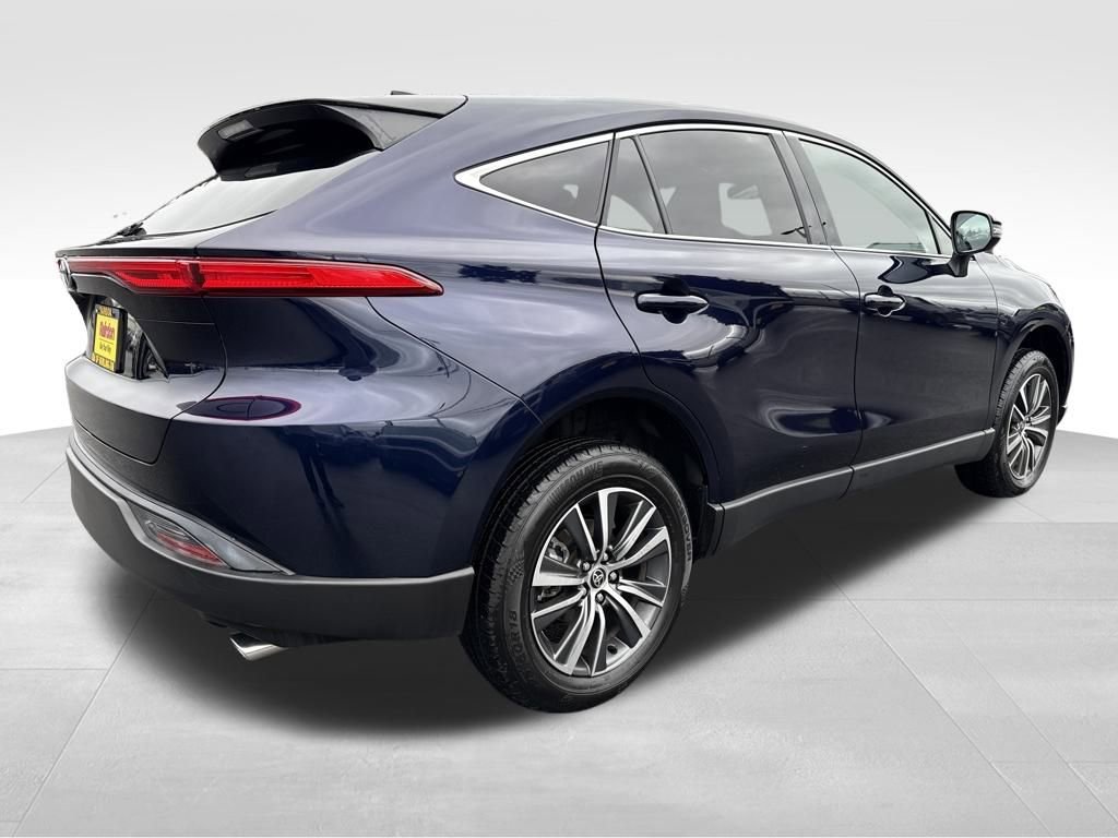 Used 2023 Toyota Venza LE image 8