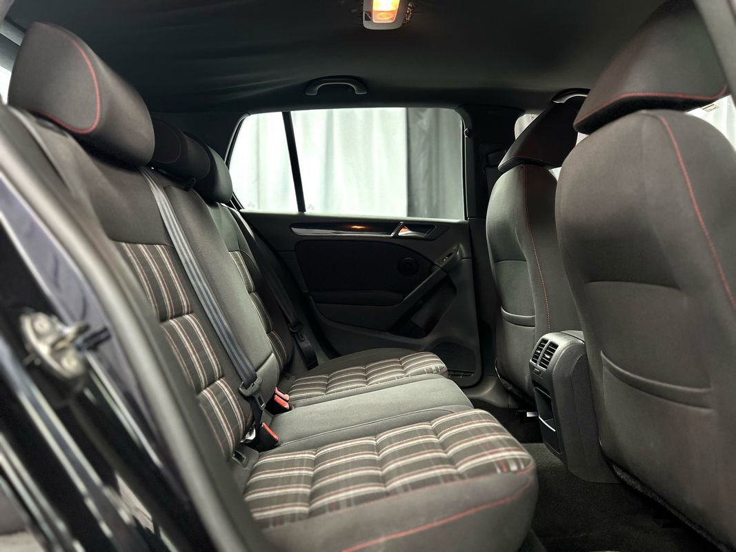 Used 2012 Volkswagen Golf 4-Door image 24