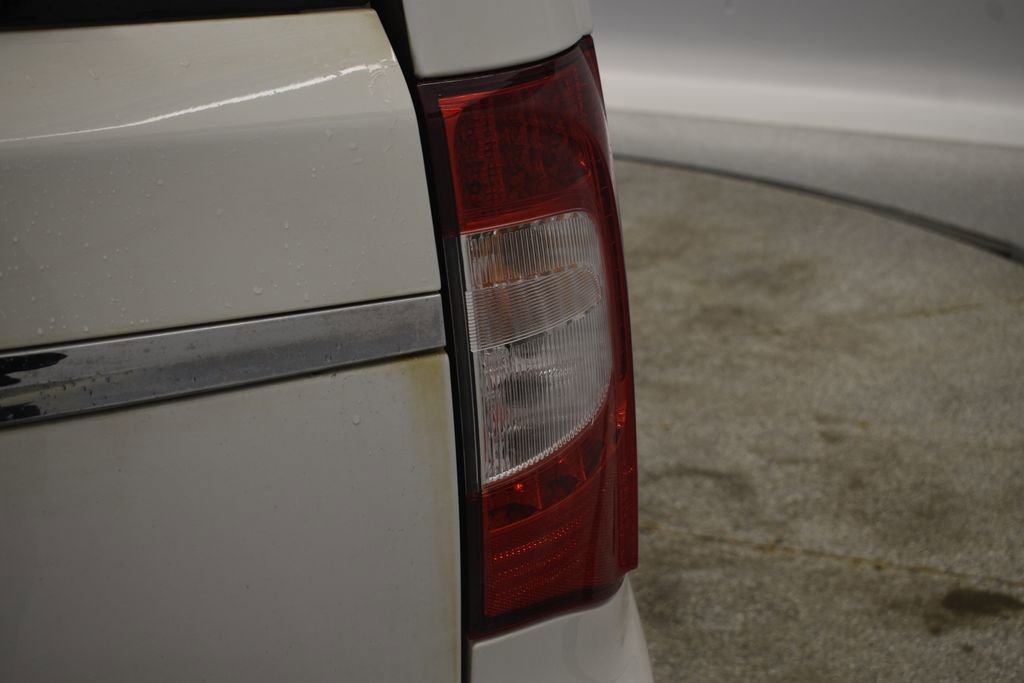 Used 2015 Chrysler Town & Country Touring w/ Driver Convenience Group image 16