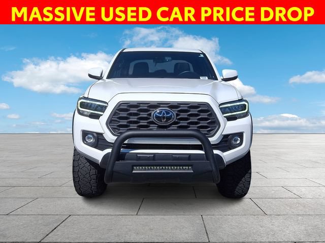 Used 2020 Toyota Tacoma TRD Off-Road w/ TRD Premium Off Road Package AWD/4WD image 3