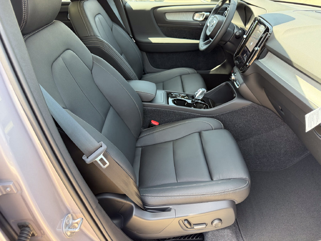 New 2026 Volvo XC40 B5 Plus w/ Climate Package AWD/4WD image 9