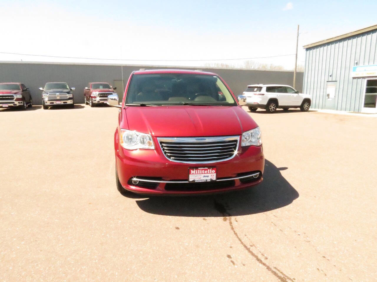 Used 2015 Chrysler Town & Country Touring-L w/ Driver Convenience Group FWD image 3