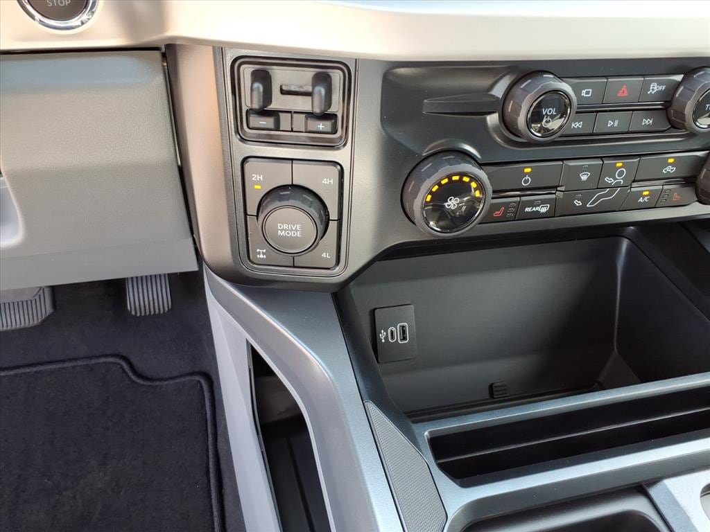 New 2026 Ford F250 XLT w/ XLT Premium Package AWD/4WD image 16