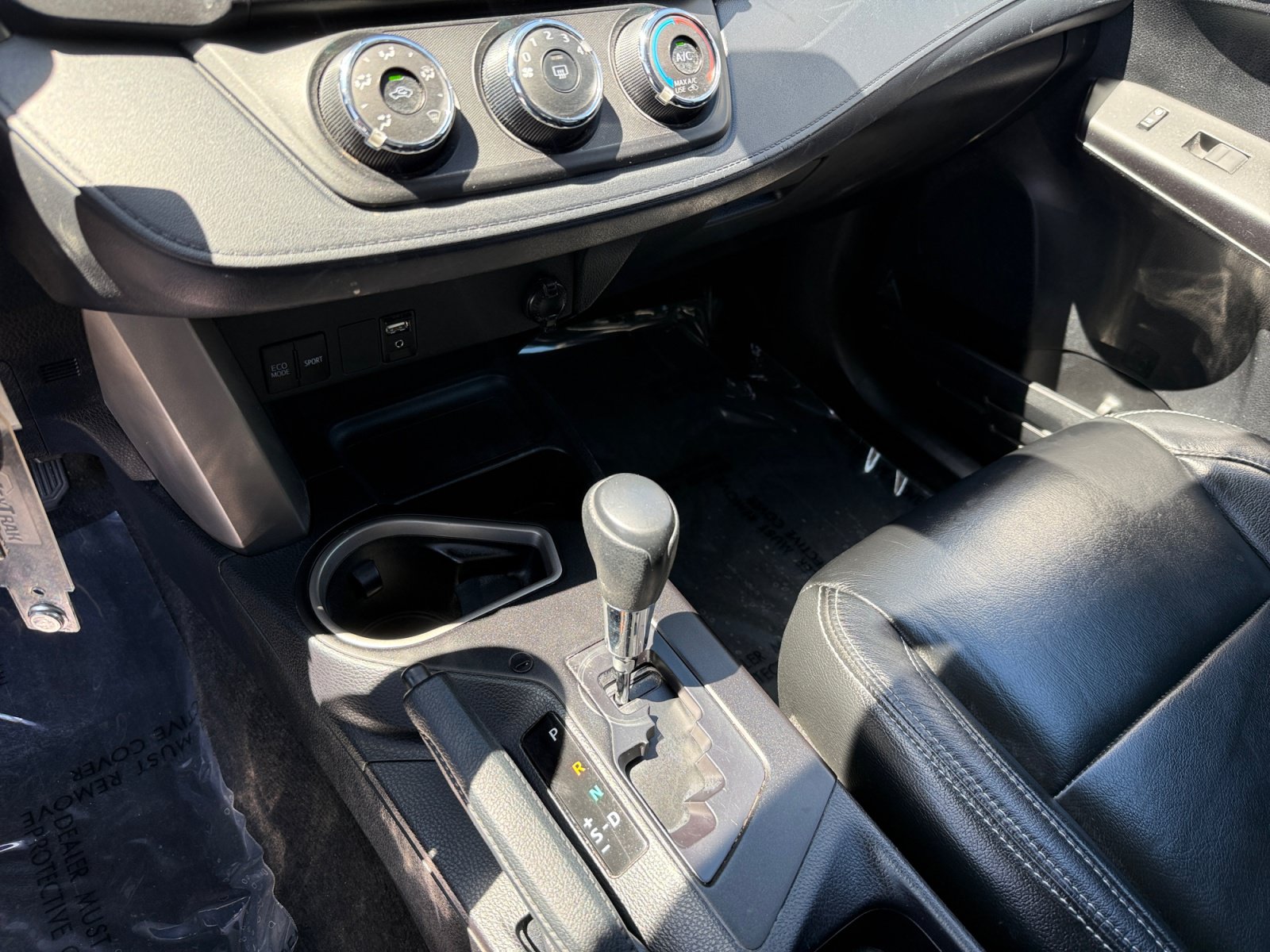 Used 2018 Toyota RAV4 LE w/ All Weather Liner Package FWD image 13