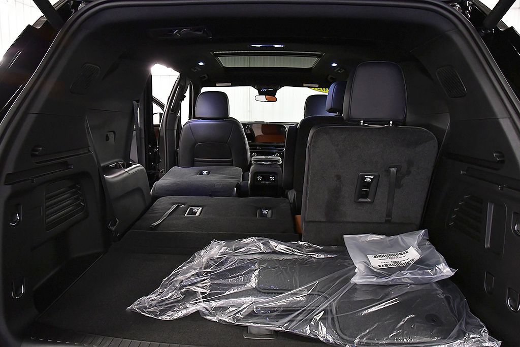 New 2027 Chevrolet Traverse Z71 w/ LPO, Floor Liner Package AWD/4WD image 29