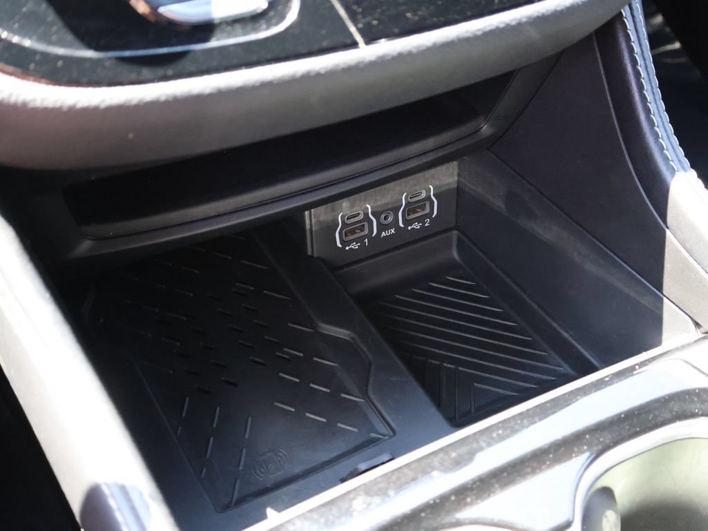 Used 2025 Chrysler Pacifica Limited FWD image 39