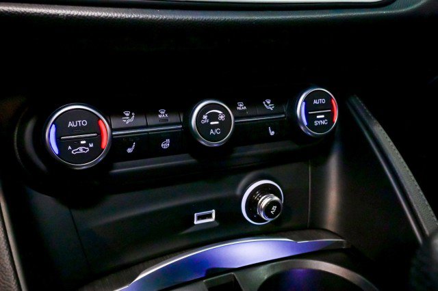 Used 2022 Alfa Romeo Stelvio Ti image 35