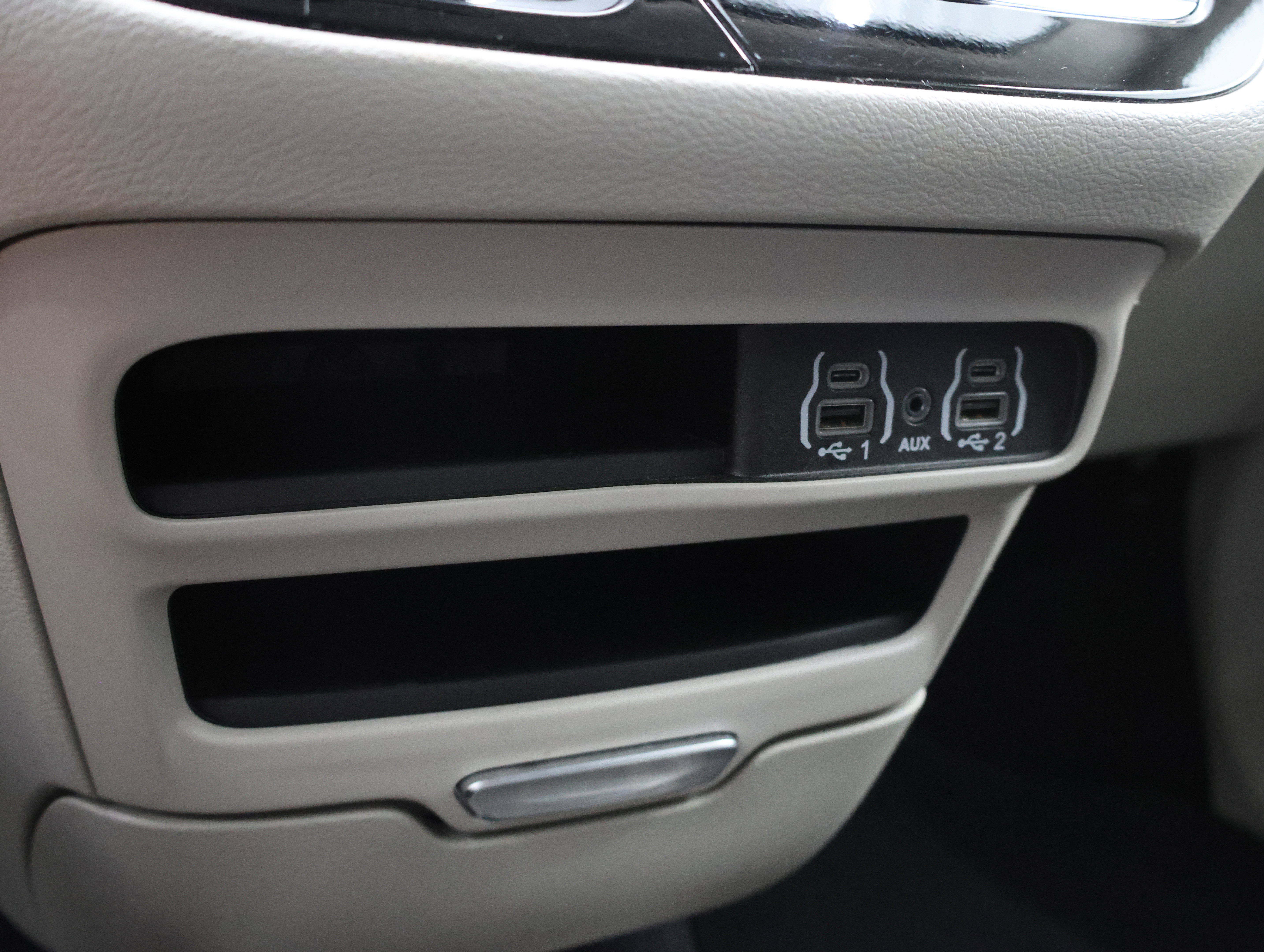 Used 2024 Chrysler Pacifica Touring-L FWD image 41