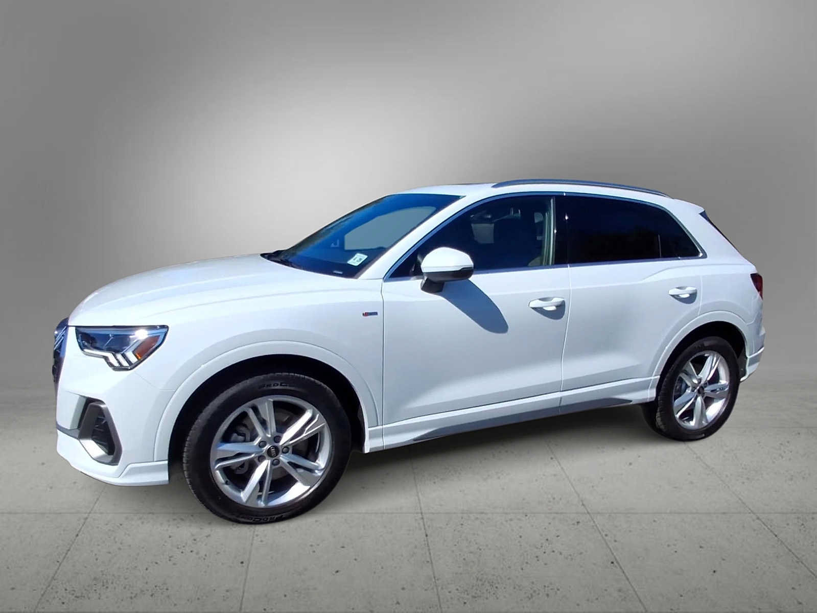 Certified 2024 Audi Q3 2.0T Premium w/ Convenience Package AWD/4WD image 4