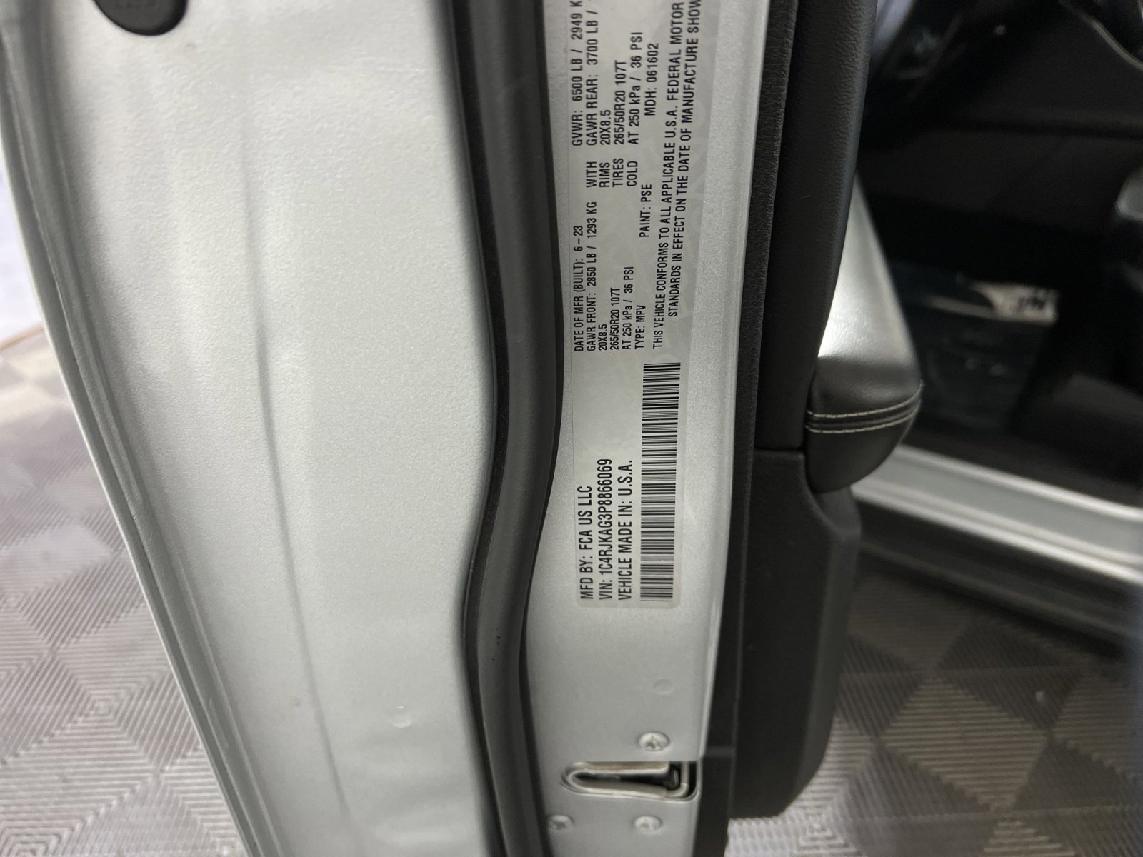 Used 2023 Jeep Grand Cherokee L Laredo image 36