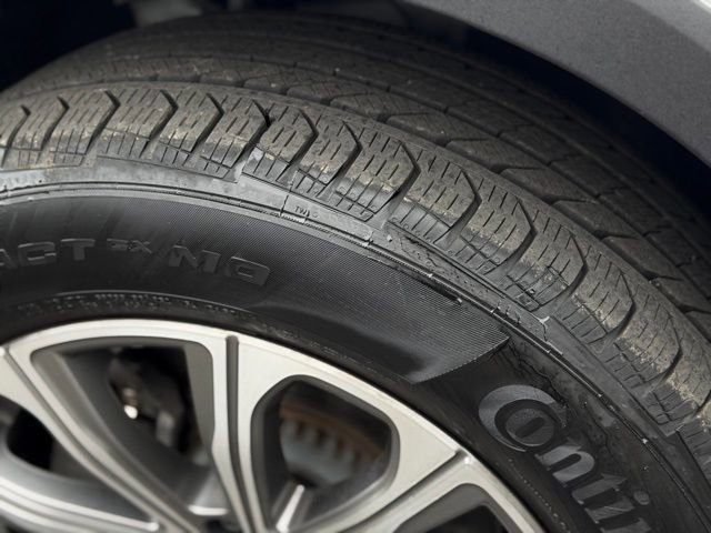 Used 2025 Mercedes-Benz GLC 300 4MATIC image 14