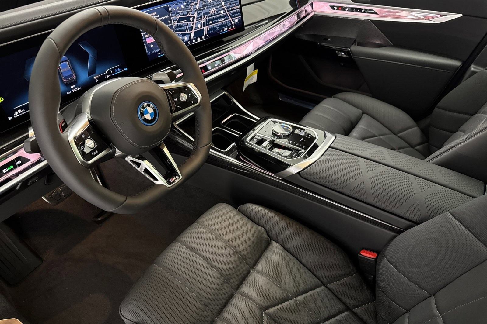 New 2026 BMW 750e xDrive image 4