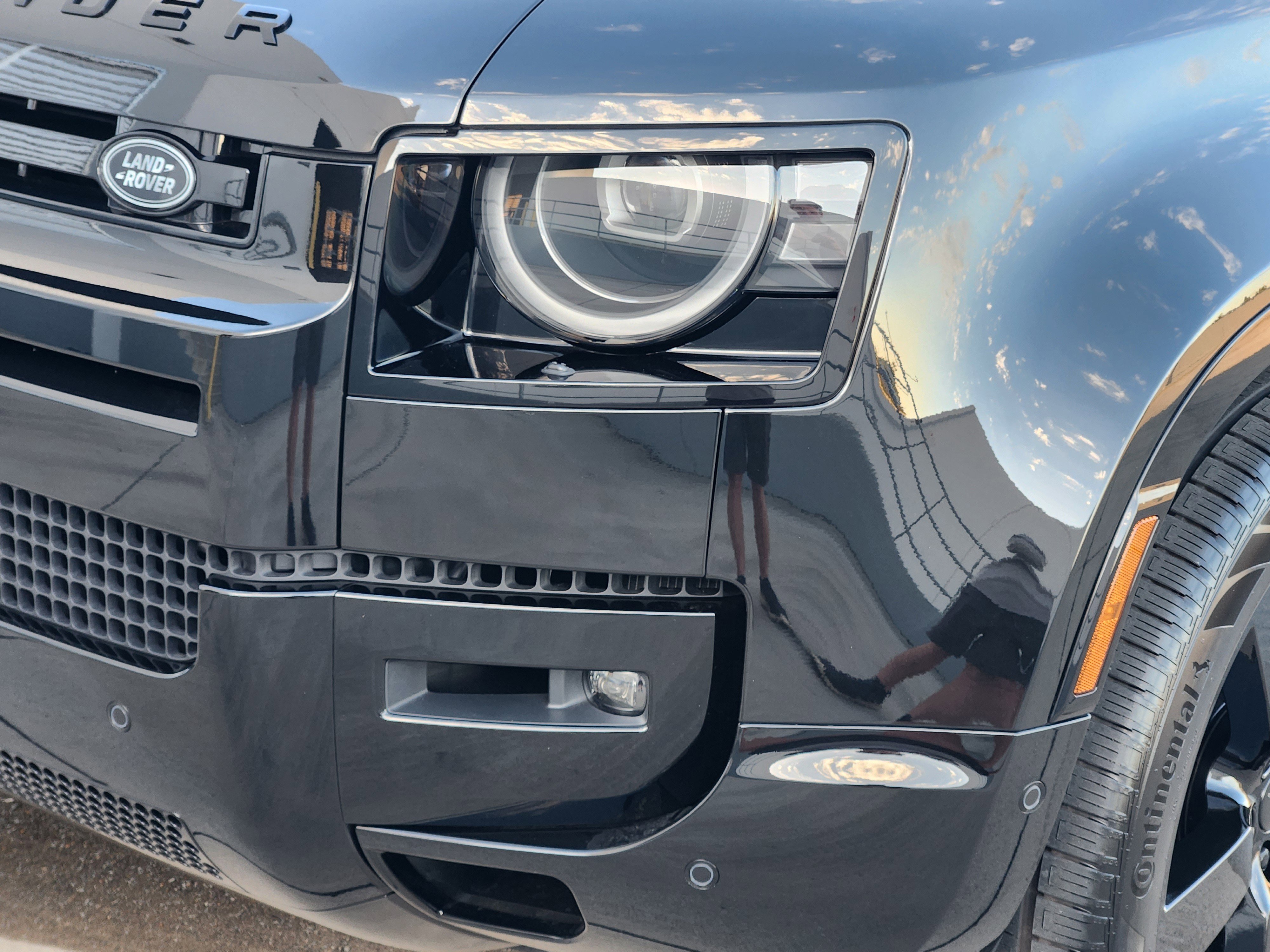 New 2026 Land Rover Defender 110 X-Dynamic SE image 9