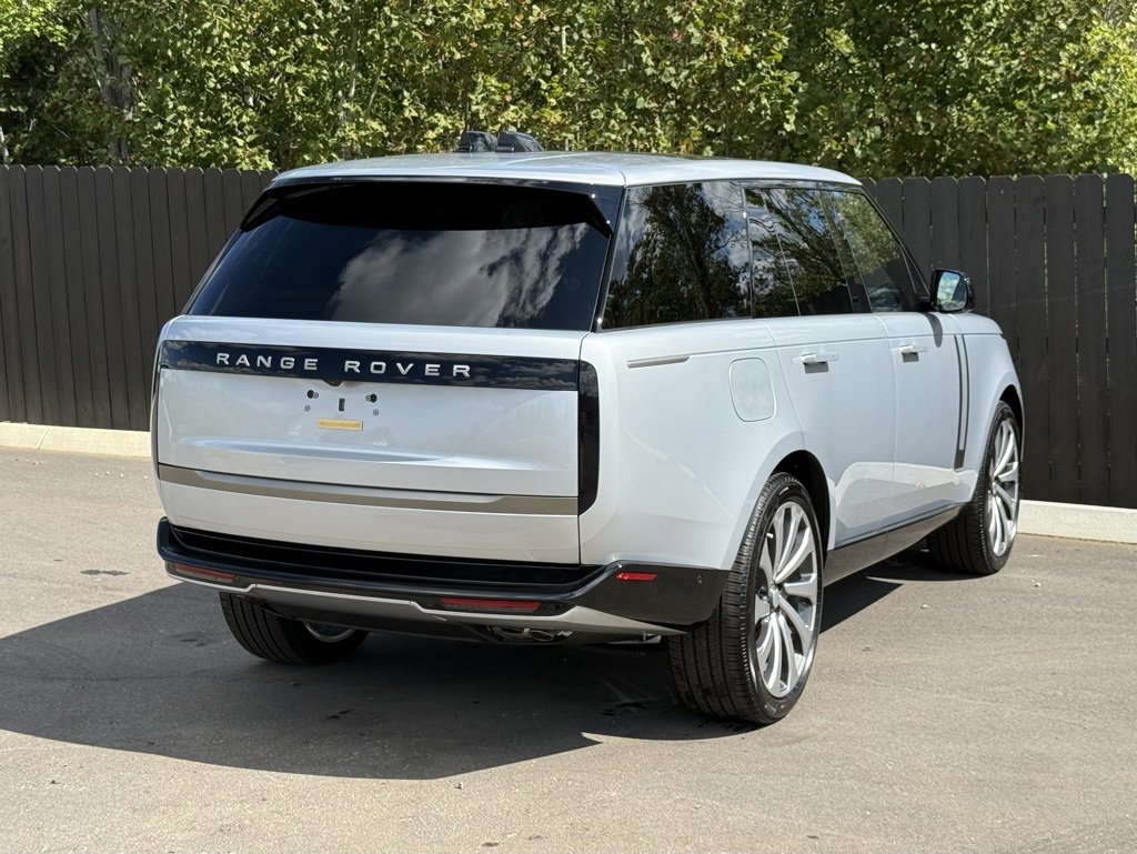 New 2025 Land Rover Range Rover SE image 6