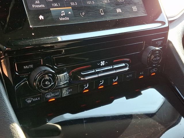 Used 2023 Jeep Grand Cherokee L Laredo image 16