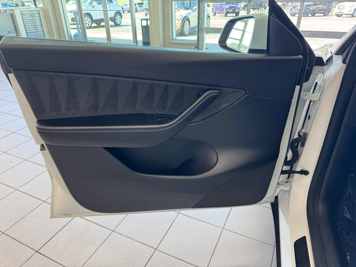Used 2021 Tesla Model Y Long Range AWD/4WD image 9