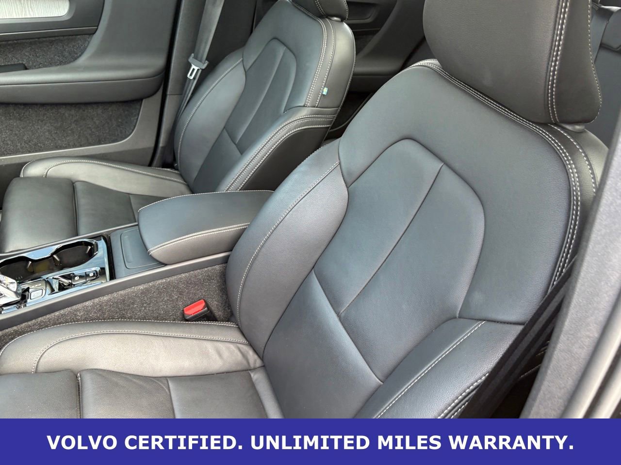 Certified 2025 Volvo XC40 B5 Plus AWD/4WD image 26