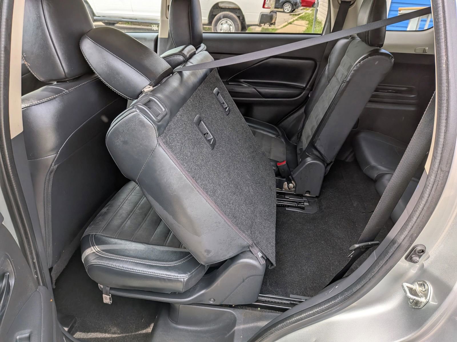 Used 2020 Mitsubishi Outlander SE FWD image 26
