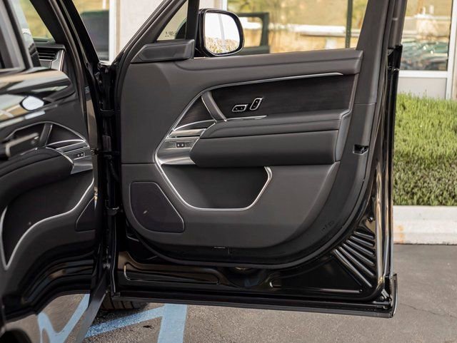 New 2026 Land Rover Range Rover SE image 26