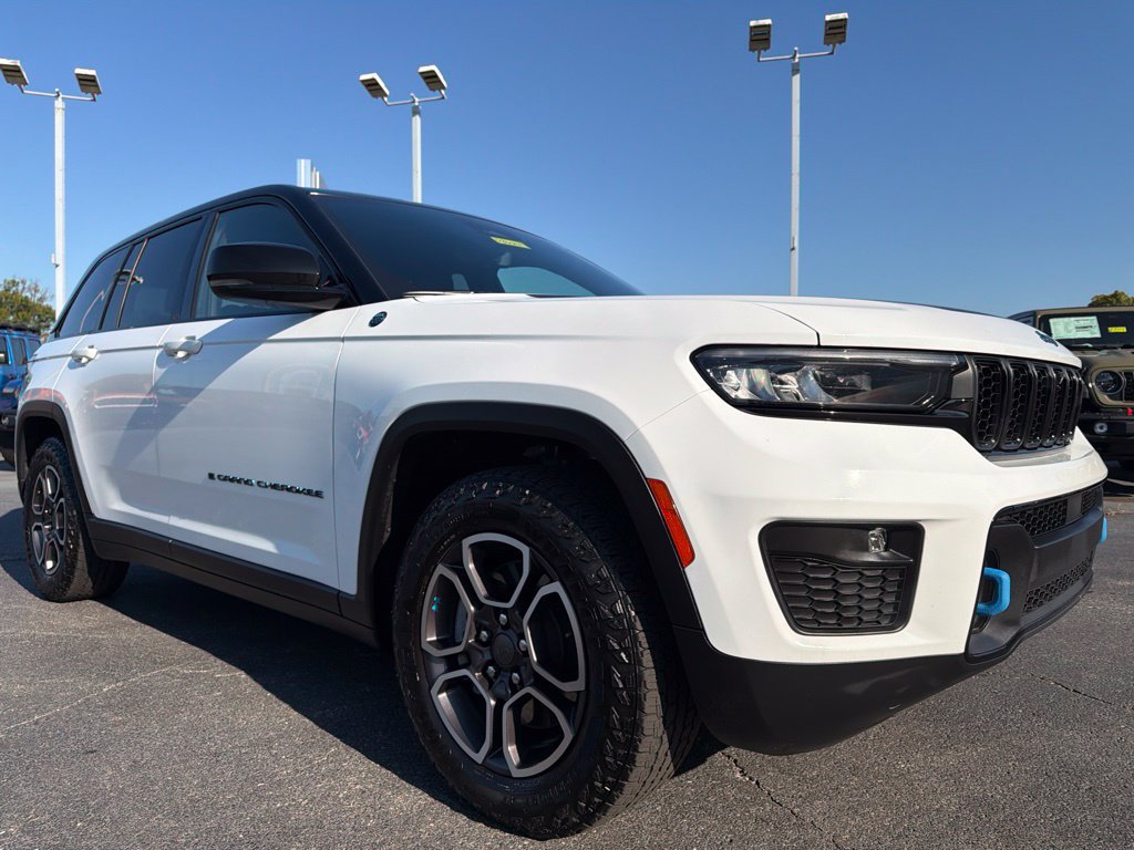 Used 2023 Jeep Grand Cherokee Trailhawk w/ Luxury Tech Group III AWD/4WD image 39