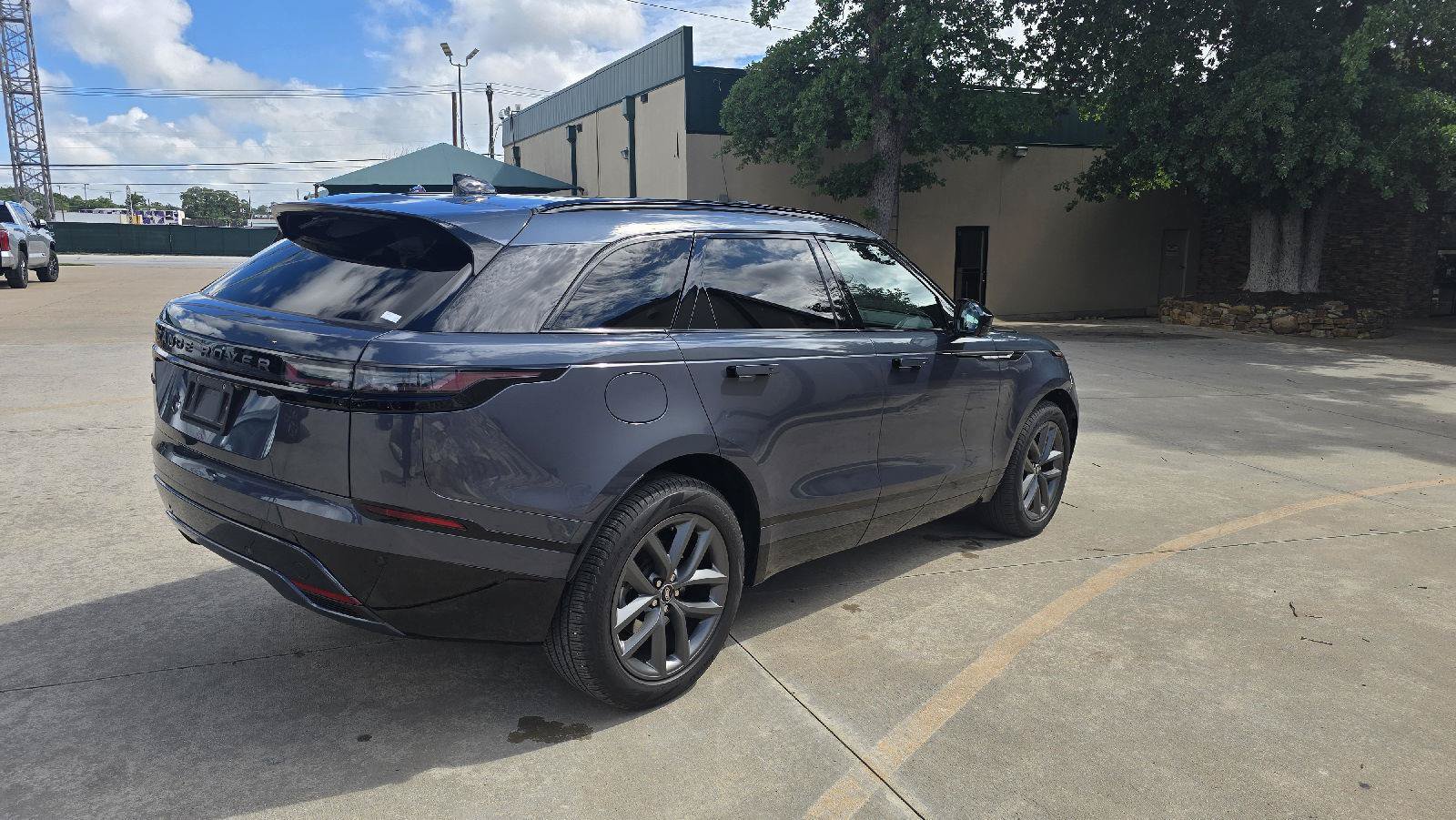 Certified 2026 Land Rover Range Rover Velar Dynamic SE AWD/4WD image 4