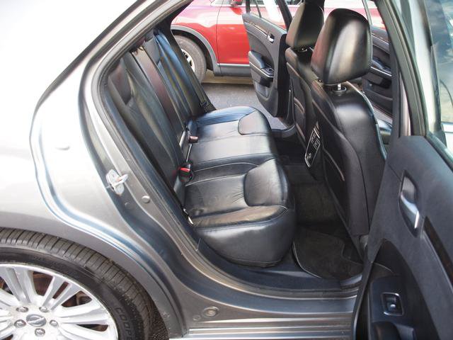 Used 2011 Chrysler 300 Limited RWD image 7