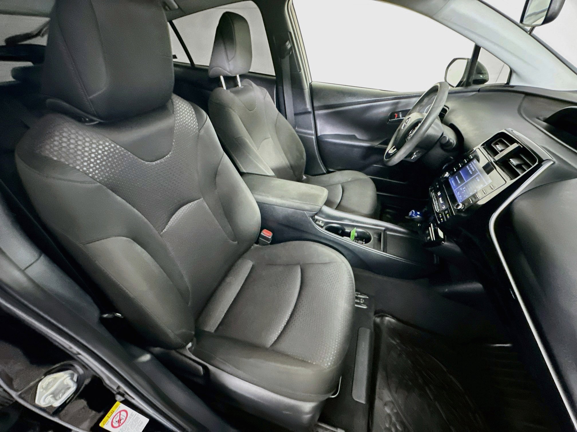 Used 2020 Toyota Prius LE FWD image 29