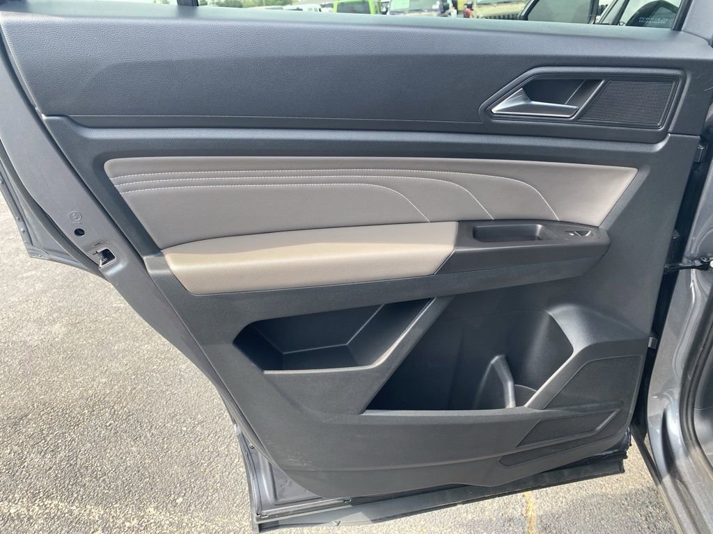 Used 2023 Volkswagen Atlas Cross Sport SE w/ Panoramic Sunroof Package image 32