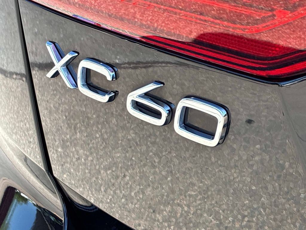 Used 2023 Volvo XC60 T8 Plus AWD/4WD image 17