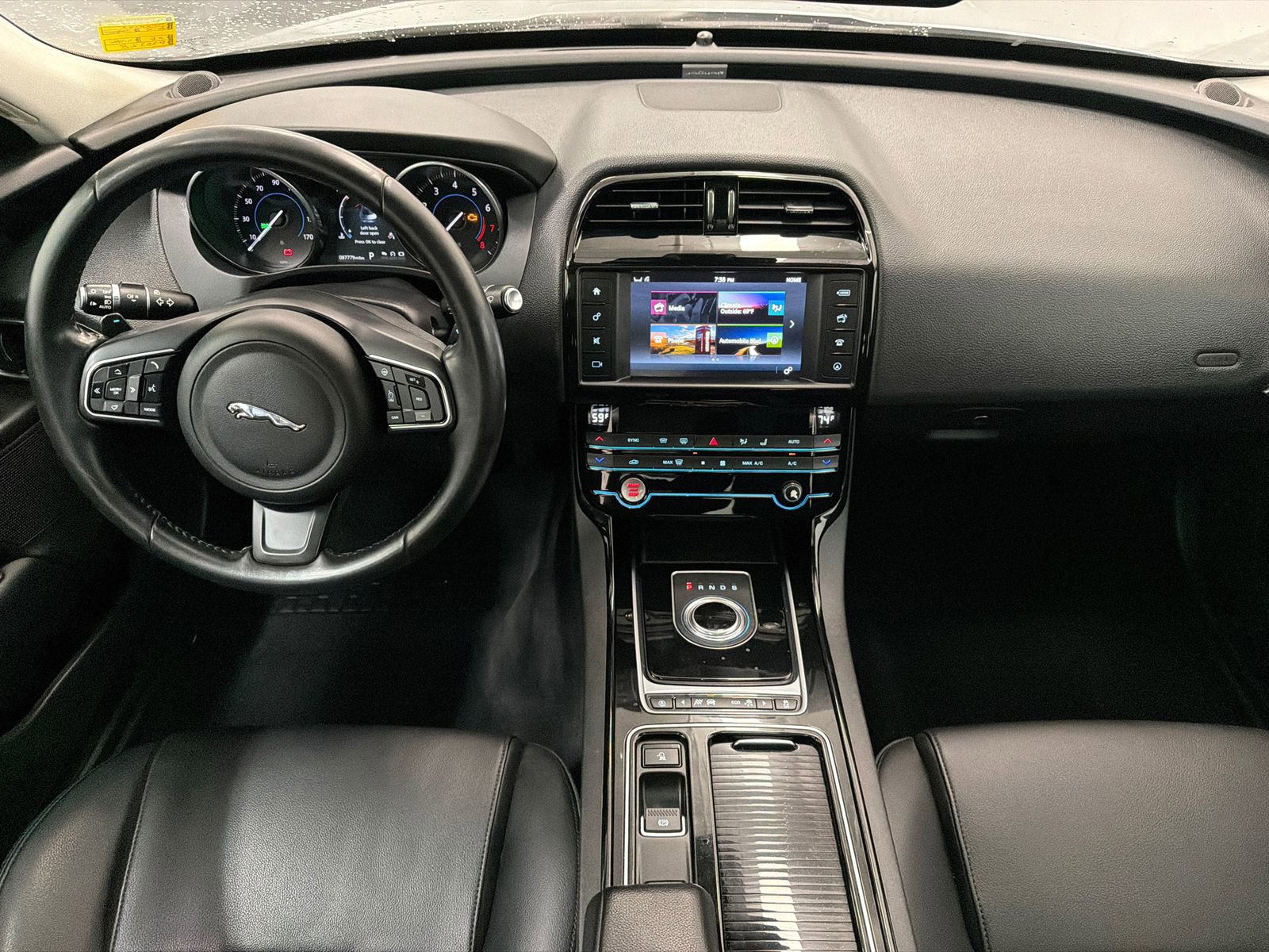 Used 2018 Jaguar XE Premium image 16