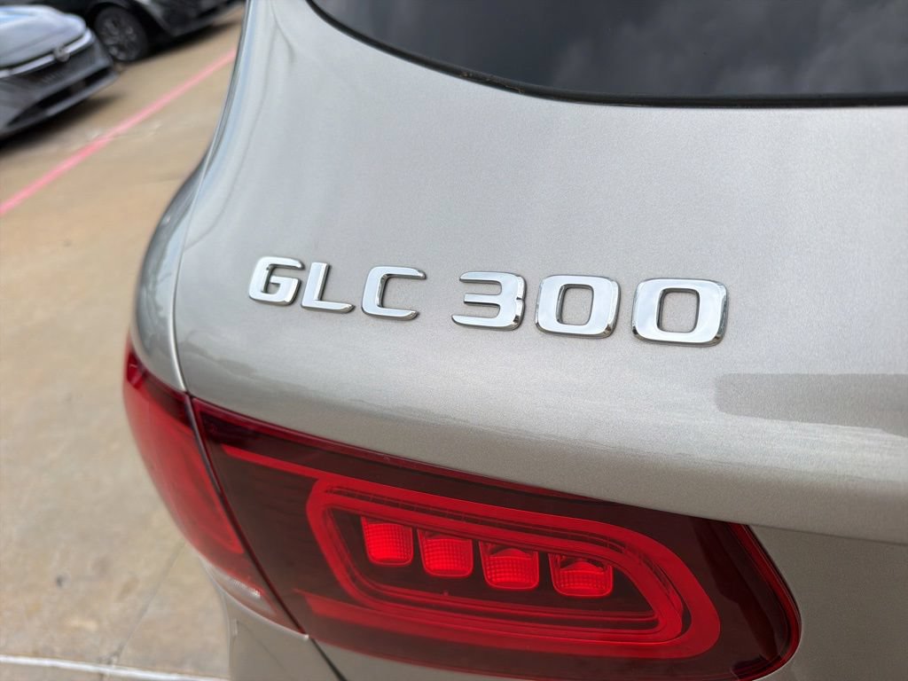 Used 2021 Mercedes-Benz GLC 300 4MATIC image 10