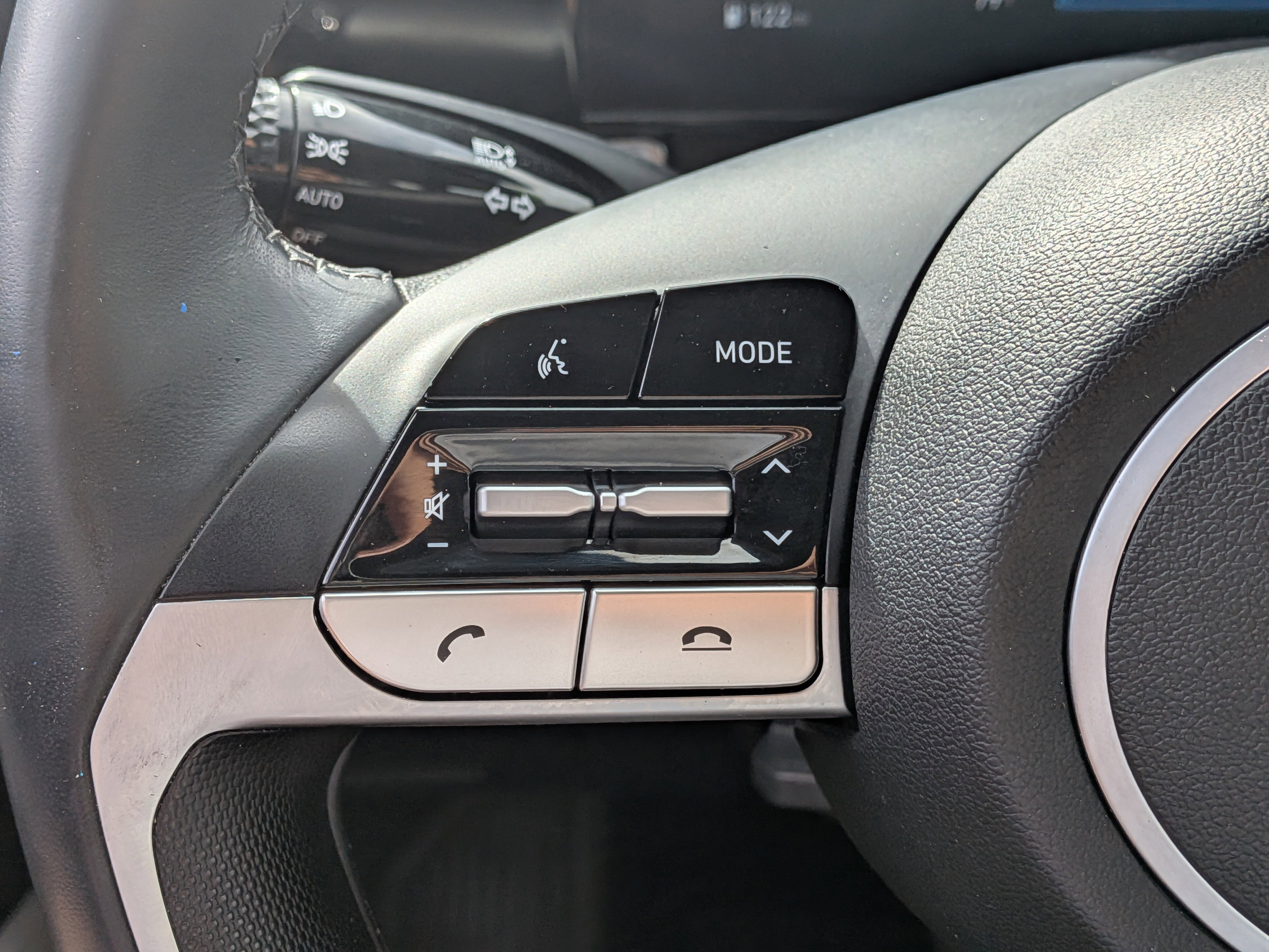 Used 2022 Hyundai Elantra Limited w/ Preferred Accessory Package image 23