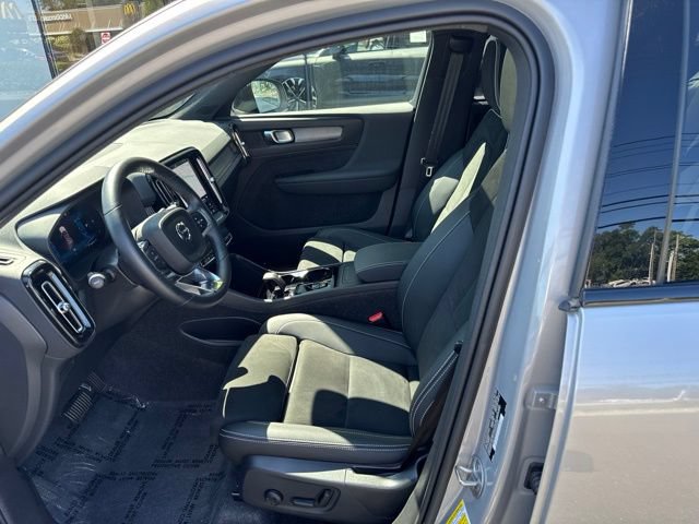 Certified 2025 Volvo XC40 B5 Plus AWD/4WD image 21