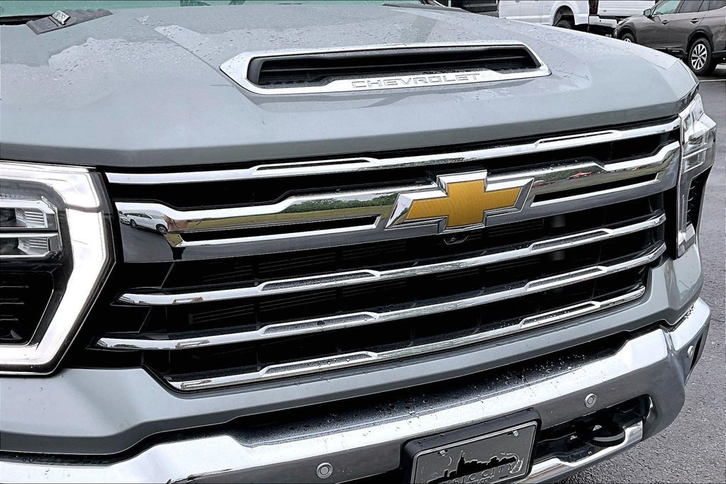 Used 2025 Chevrolet Silverado 2500 LTZ w/ LTZ Plus Package AWD/4WD image 34