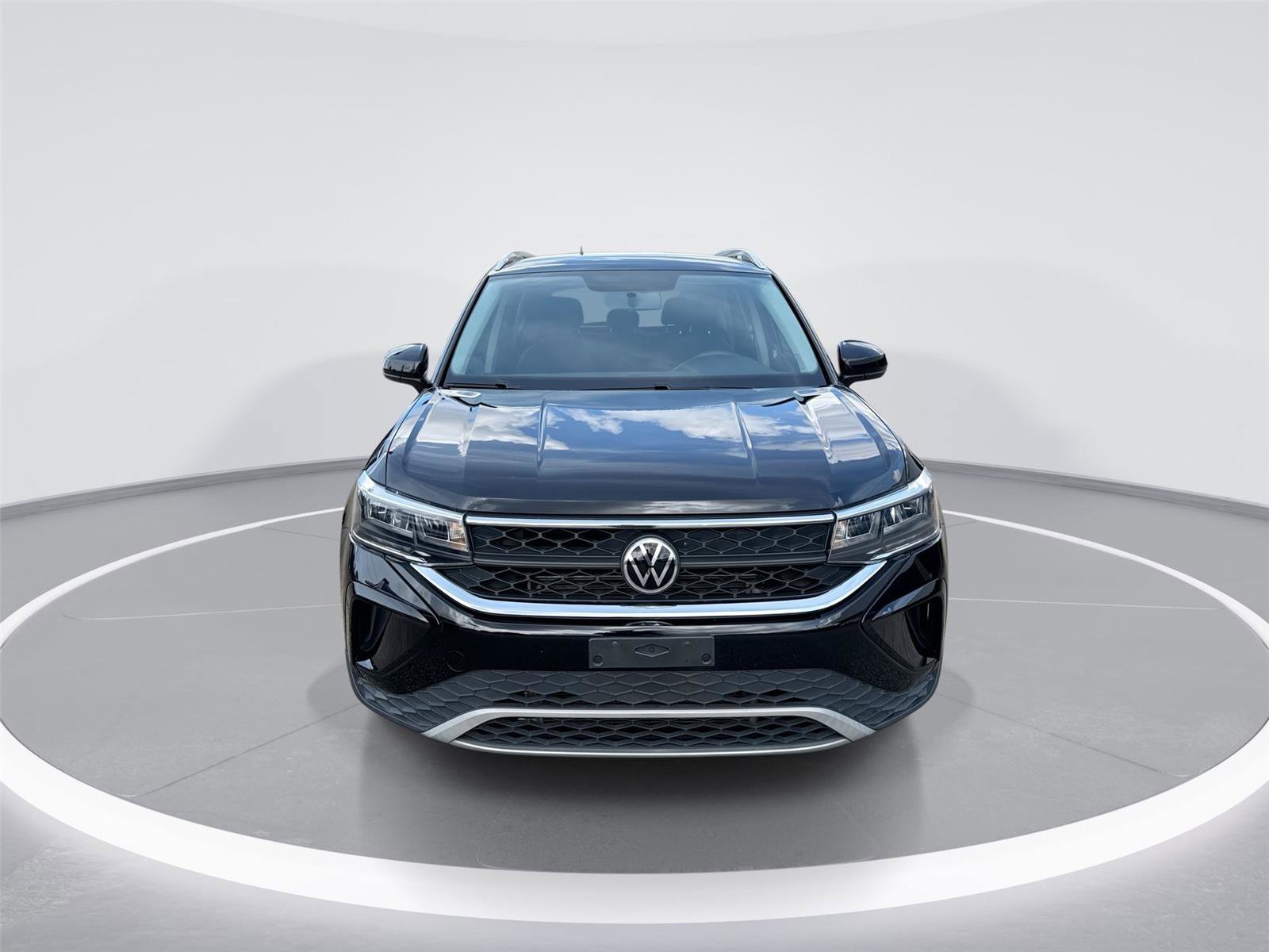 Used 2022 Volkswagen Taos SE FWD image 3