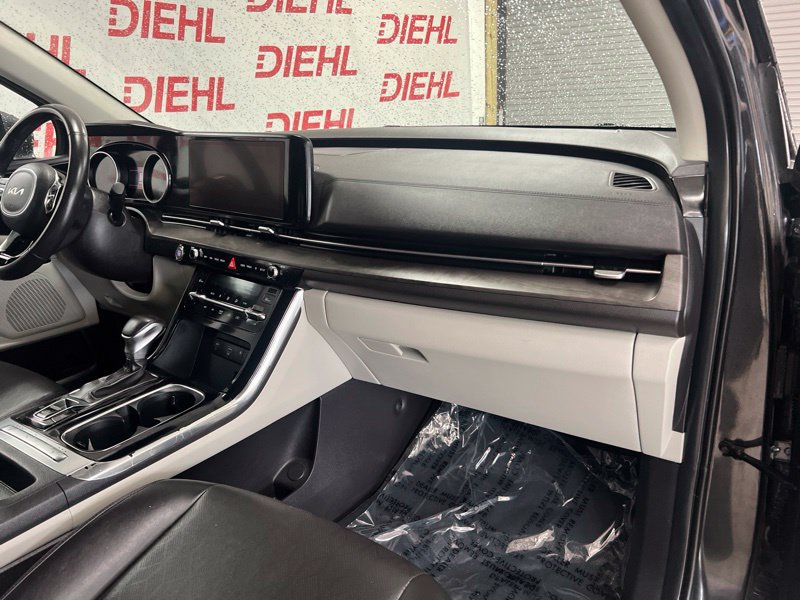 Certified 2024 Kia Carnival EX FWD image 14