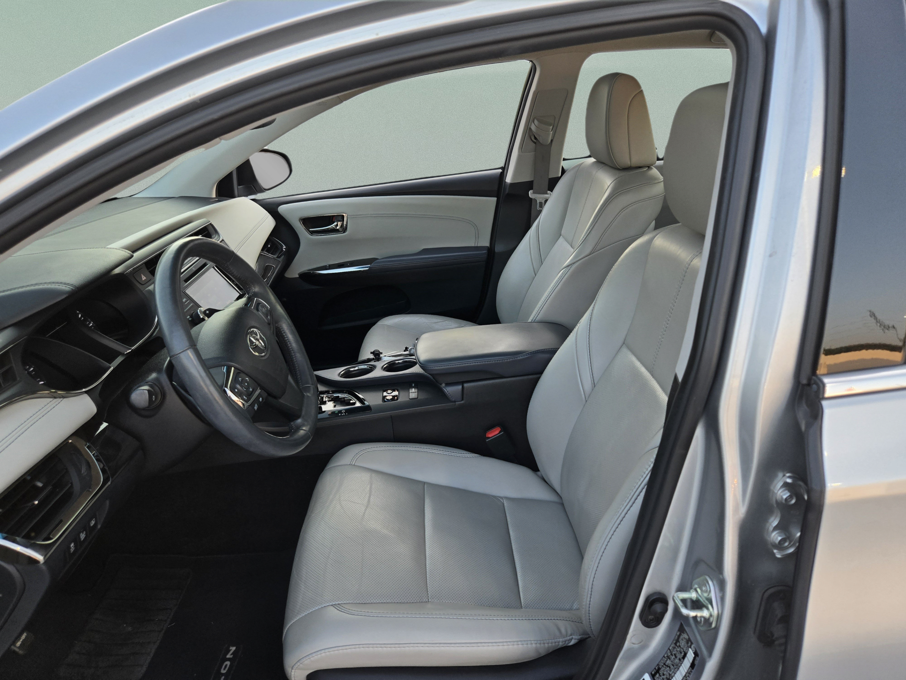 Used 2015 Toyota Avalon Limited FWD image 12