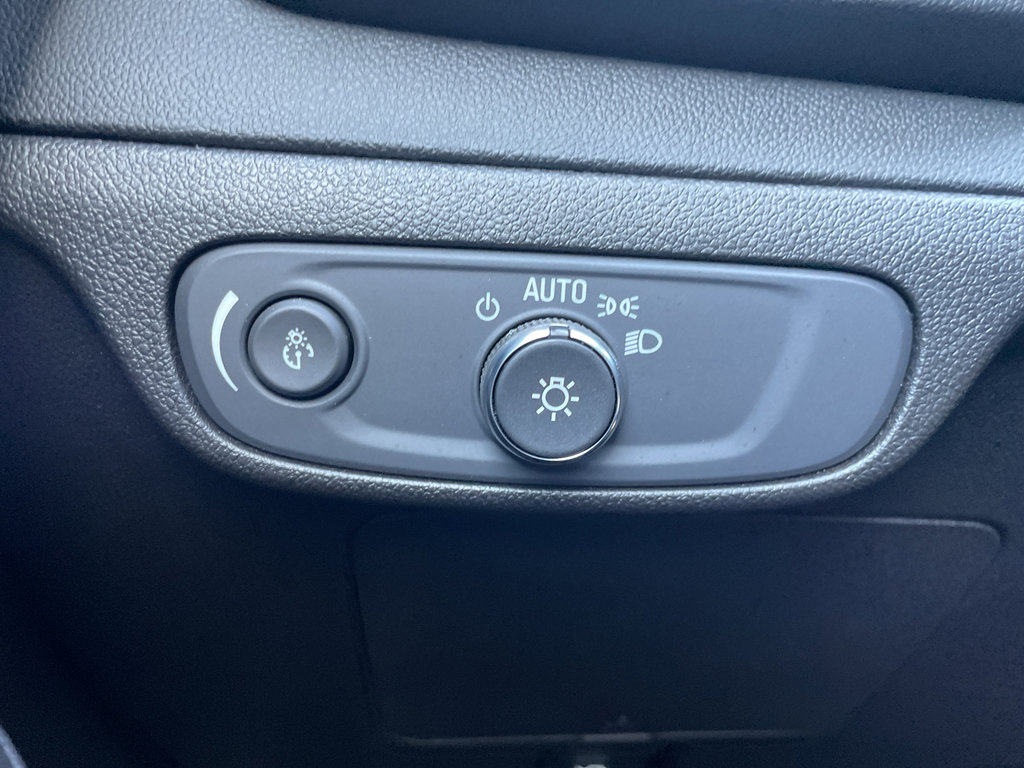 Used 2023 Chevrolet Bolt EUV LT w/ Convenience Package FWD image 22