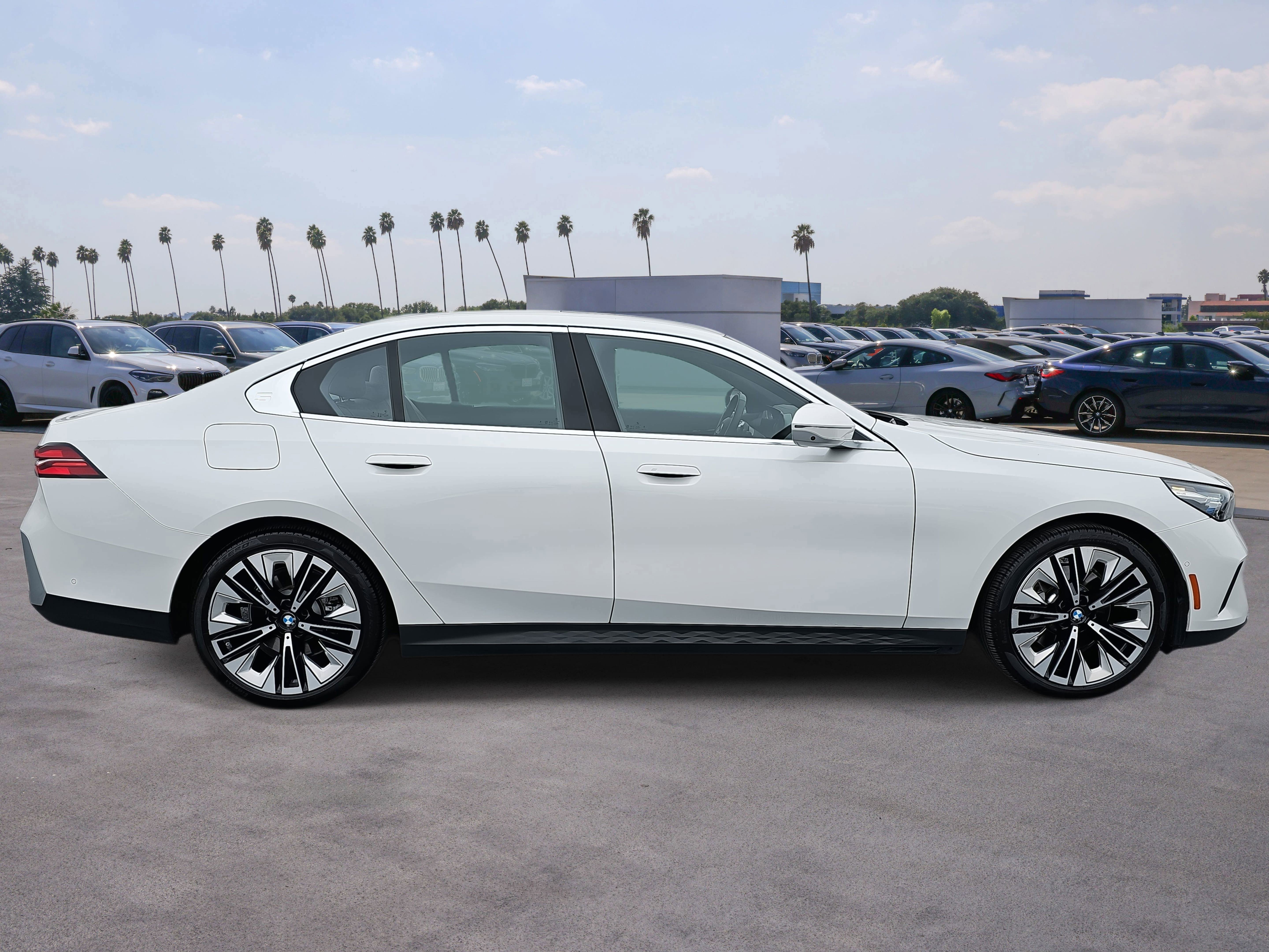 Used 2025 BMW 530i w/ Premium Package image 4