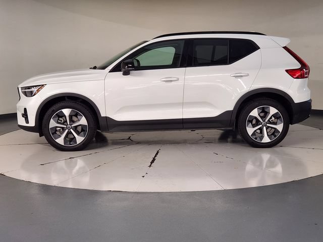 Certified 2026 Volvo XC40 B5 Plus AWD/4WD image 5