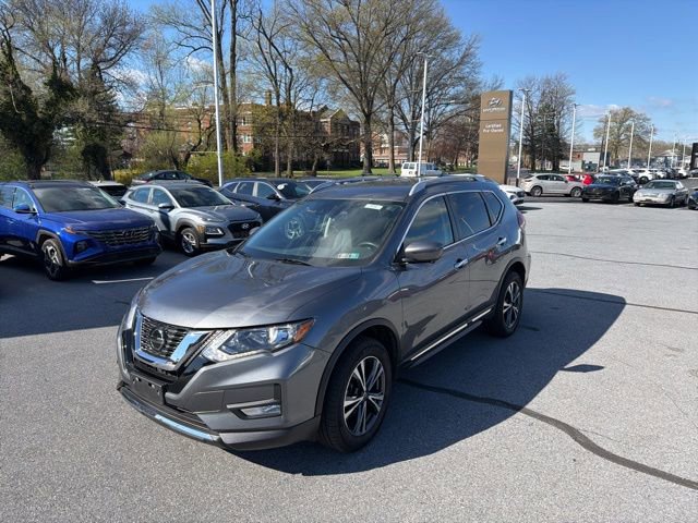 Used 2018 Nissan Rogue SL image 2